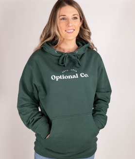 Jeune femme portant un nouveau hoodie optional clothing
